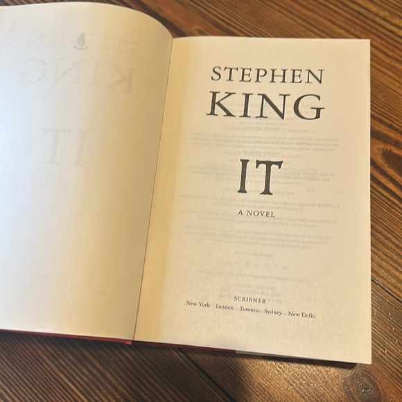 NWT Stephen King ‘It’ Novel - Picture 2 of 8